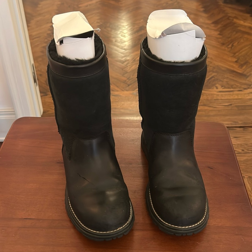 Ugg Black Leather and Suede Boot